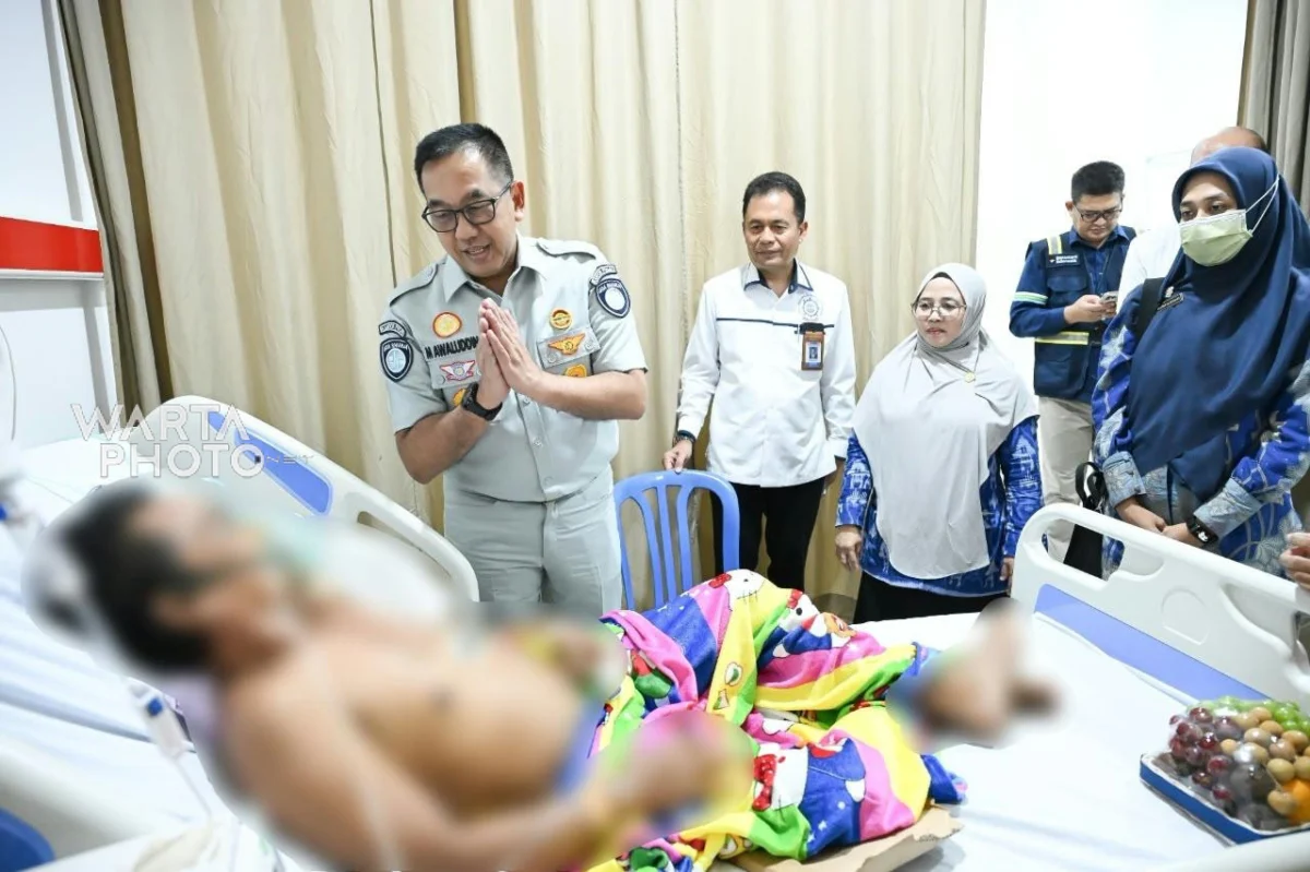 Pastikan Jaminan Perawatan Berjalan Baik, Direksi Jasa Raharja Tinjau Korban KMP Putri Yasmin Di Rumah.